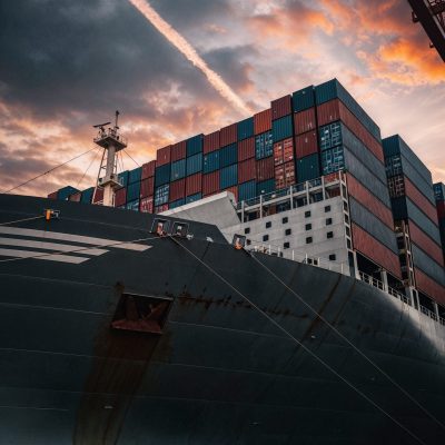 navio-de-carga-ao-por-sol